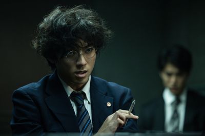 警視庁捜査一課でスズキタゴサクと真っ向から対峙する交渉人、類家を熱演する山田裕貴