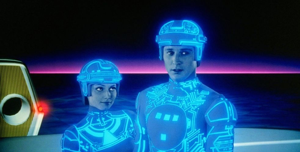 『ターミネーター2』、『ジュラシック・パーク』にもつながるCGの革新性！時代を先取りした『トロン』はなにがすごかったのか？