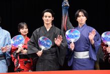 左より、艶やかな浴衣姿で『火喰鳥を、喰う』イベントに登壇した山下美月、水上恒司、宮舘涼太(Snow Man)