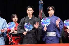 左より、艶やかな浴衣姿で『火喰鳥を、喰う』イベントに登壇した山下美月、水上恒司、宮舘涼太(Snow Man)