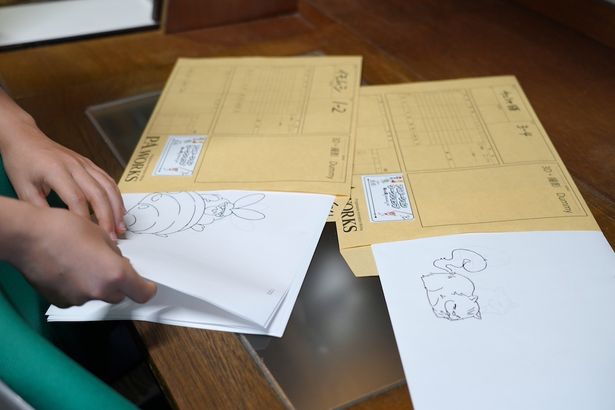 マイカのお気に入りキャラクター、青虫とチェシャ猫から作画するキャラを選ぶことに