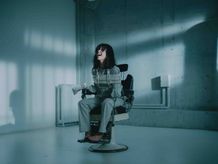 異様な雰囲気放つ姿が…『カラダ探し THE LAST NIGHT』木村佳乃演じる“謎のおんな”場面写真