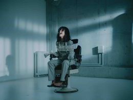 異様な雰囲気放つ姿が…『カラダ探し THE LAST NIGHT』木村佳乃演じる“謎のおんな”場面写真