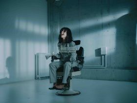 異様な雰囲気放つ姿が…『カラダ探し THE LAST NIGHT』木村佳乃演じる“謎のおんな”場面写真