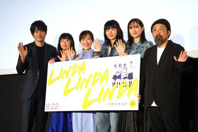 映画『リンダ リンダ リンダ 4K』(8月22日公開)の公開前夜祭舞台挨拶に、ペ・ドゥナ、前田亜季、香椎由宇、関根史織(Base Ball Bear)、松山ケンイチ、山下敦弘監督が集結！