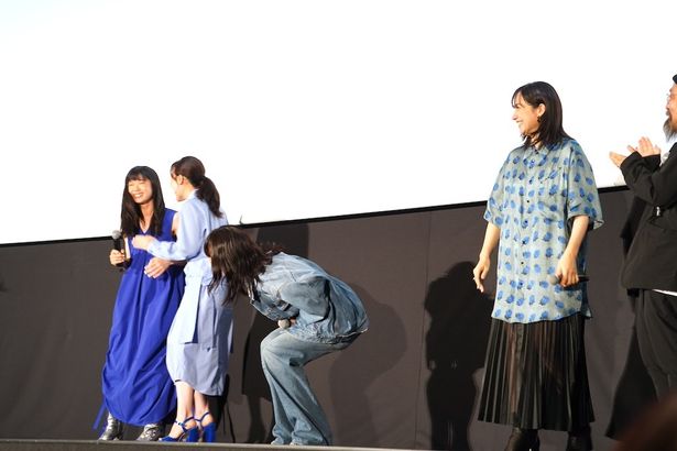 シークレットゲストの登場に大はしゃぎ