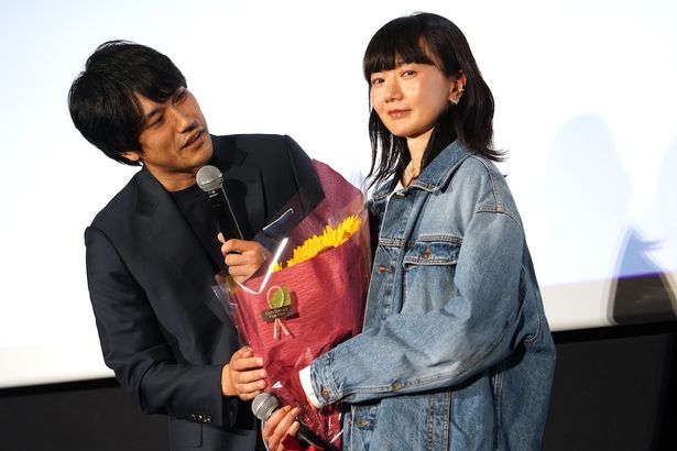 告白シーンの感想を尋ねる松山