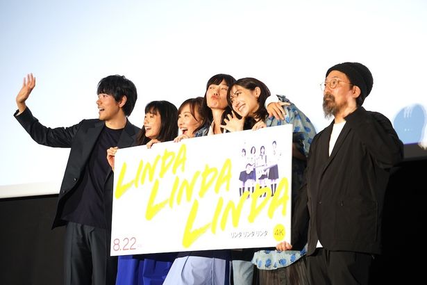 舞台挨拶が終わりリラックスムードに