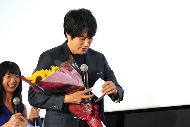 松山が手紙を取り出すと会場からは「きゃっ！」という声も