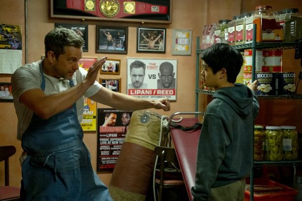 ピザ屋ならではのトレーニングも(『ベスト・キッド：レジェンズ』)