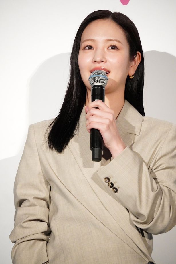 『隣のステラ』初日舞台挨拶に登壇した横田真悠