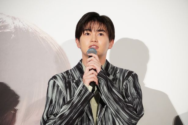 八木勇征、『隣のステラ』初日舞台挨拶で感謝のサプライズ！福本莉子は「めっちゃうれしい」と笑顔(画像22/27)