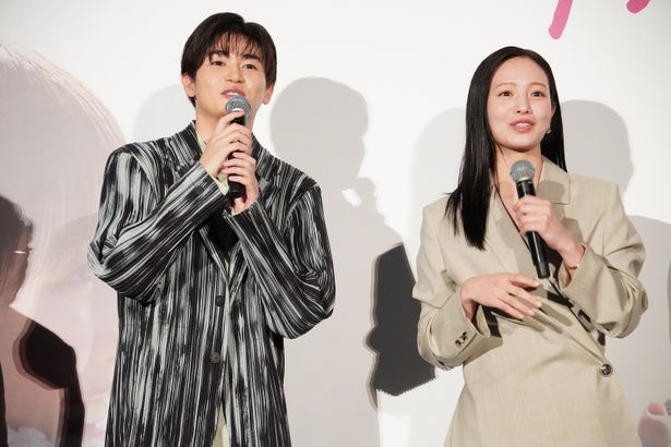 八木勇征、『隣のステラ』初日舞台挨拶で感謝のサプライズ！福本莉子は「めっちゃうれしい」と笑顔(画像26/27)