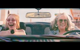 リンジー・ローハンとジェイミー・リー・カーティスのはっちゃけぶりに注目！