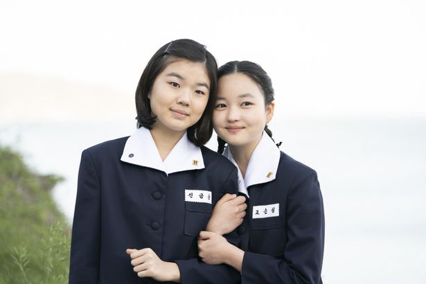 60年ぶりに故郷に帰ってきたウンシムは、親友グムスンと過ごすうちに青春時代を思いだしていく