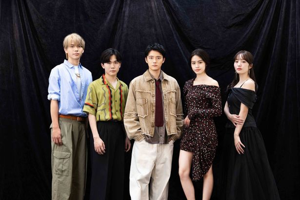 【写真を見る】クールな表情も素敵！櫻井海音＆安斉星来＆鈴木福＆本田真凜＆吉田剛明、撮り下ろしショット