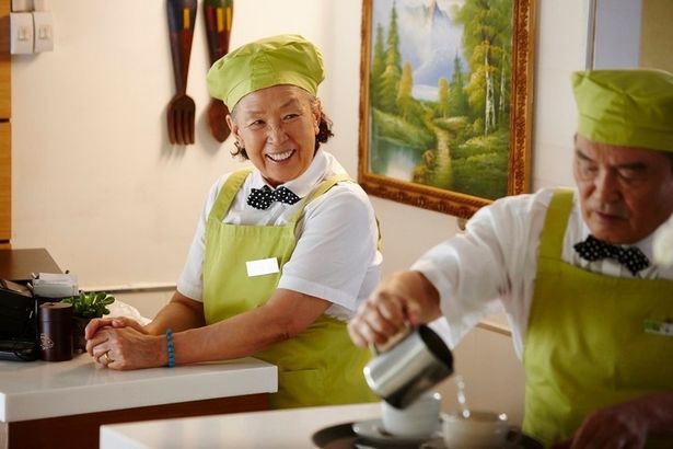 ナ・ムニがシム・ウンギョンの「変身前のおばあちゃん」を演じた『怪しい彼女』