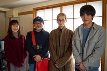 菅野美穂と白石晃士監督、原作者の背筋、赤楚衛二が並ぶ