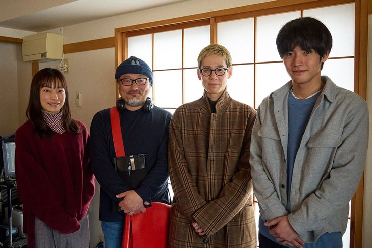 菅野美穂と白石晃士監督、原作者の背筋、赤楚衛二が並ぶ