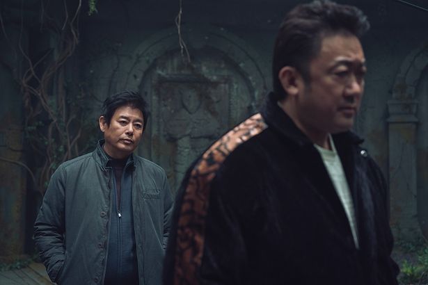 マロク(ソン・ドンイル)は神に選ばれた特別な人間として、天使たちを管理する