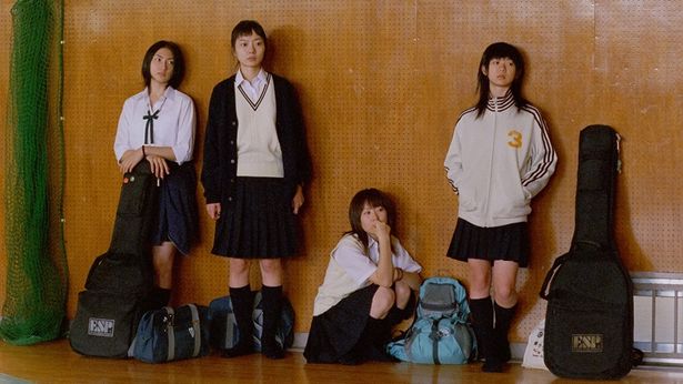 バンド名のザ・パーランマウムは日本語で「青い心」(Blue Hearts)を意味する