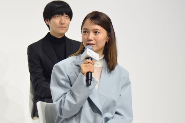 高校の教員・輿水美鳥を演じる宮崎あおい
