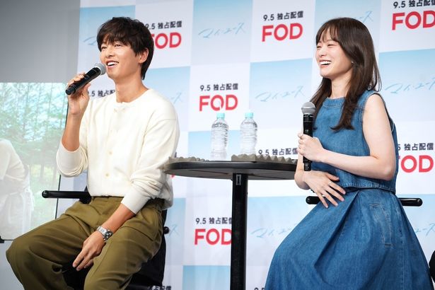 【写真を見る】日本語を交えながら質問に答えるソン・ジュンギとチョン・ウヒ。W主演ドラマ「マイ・ユース(My Youth)」をPR！