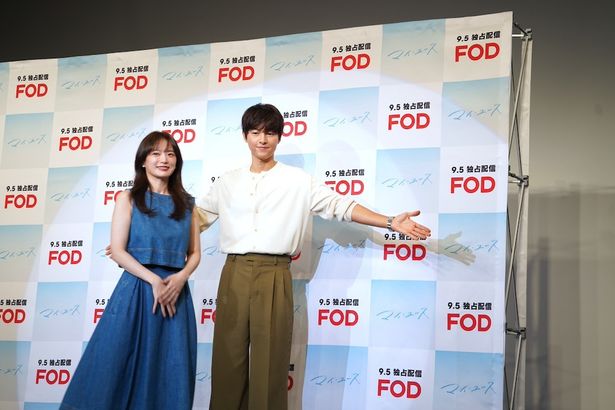 チョン・ウヒをエスコートするソン・ジュンギ