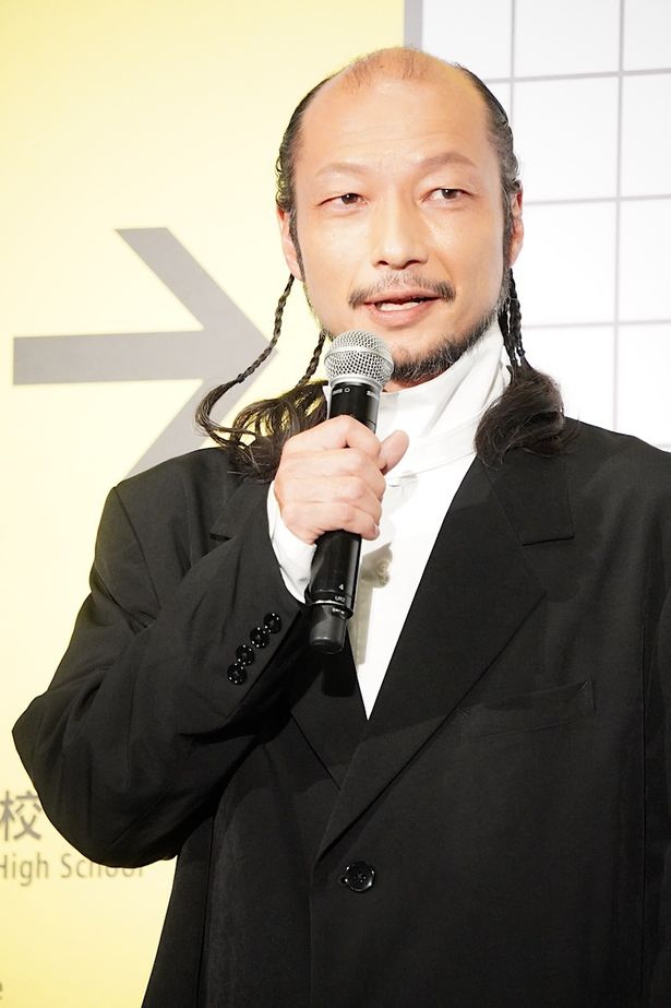 “歩く男”が話題！子どもから声をかけられるようになったという河内大和