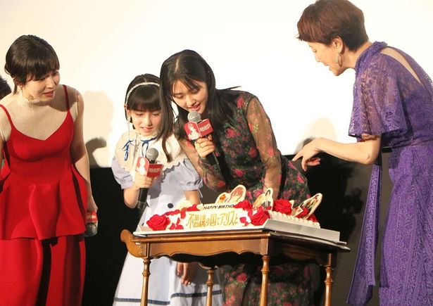 サプライズの誕生日ケーキに原菜乃華が大感激！「最高の22歳になっちゃいそうです！」