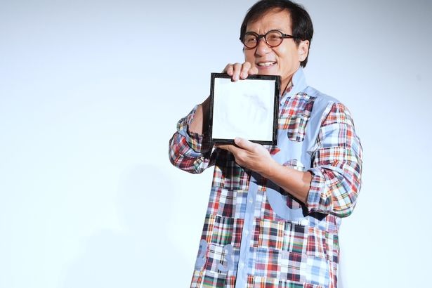 これが令和のジャッキーの手形(握り拳型)