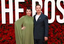 レッドカーペットに登場した、夫婦を演じるコールマンとカンバーバッチ