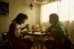 満席回多数のヒット！『愛はステロイド』ケイティ・オブライアンからコメント映像も到着「愛は本当に人を強くする」