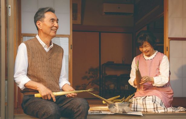 市毛良枝＆長塚京三の姿をとらえた場面写真