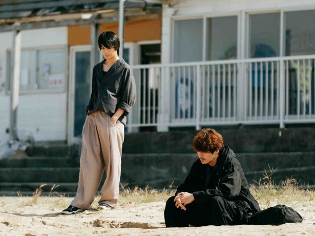 【写真を見る】神尾楓珠演じる清宮篤史と眞栄田郷敦演じる伊勢高広