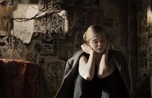 エル・ファニングが『パーティで女の子に話しかけるには』の魅力を語った