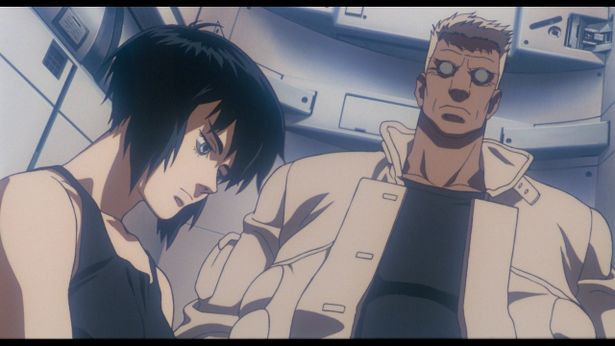 【写真を見る】シリーズを通して人気キャラクターとなった草薙素子とバトー