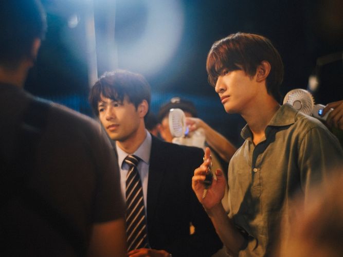 タイ独特の撮影スタイルに戸惑う場面も!?森崎ウィン＆向井康⼆『（LOVE SONG）』舞台裏を収めたメイキング写真