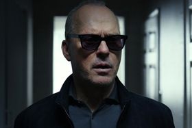 マイケル・キートンが監督、主演、製作を担った渾身作『殺し屋のプロット』