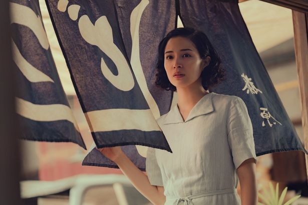 広瀬すずが1950年代の悦子を演じる