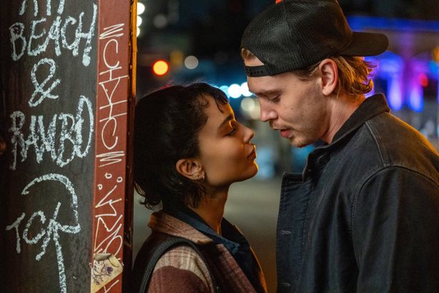 ダーレン・アロノフスキー監督の最新作『Caught Stealing』は興収の伸び悩みとは裏腹に高評価！