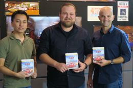 右から、スーパーバイジング・アニメーターのボビー・ポデスタ、エフェクト・スーパーバイザーのジョン・ライシュ、スーパーバイジング・テクニカル・ディレクターのマイケル・フォン