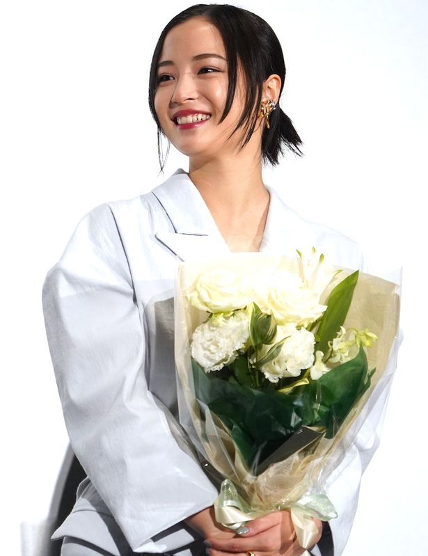 1950年代、長崎時代の悦子を演じた広瀬すず
