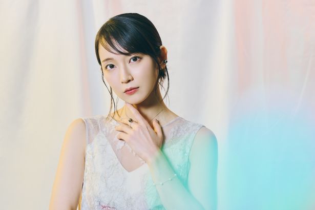 鯨井令子と鯨井Bを演じた吉岡里帆。漫画を熟読し表情を参考にしたとのこと