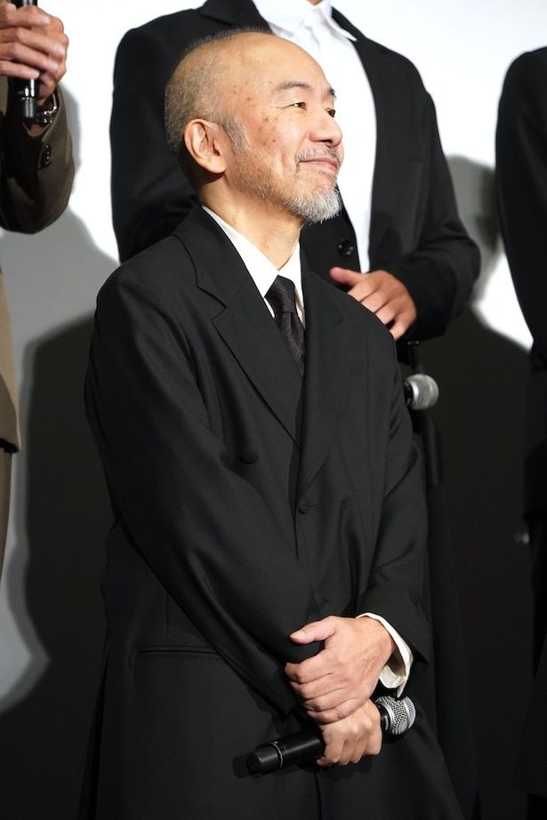妻夫木演じるグスクの相棒、徳尚役の塚本晋也