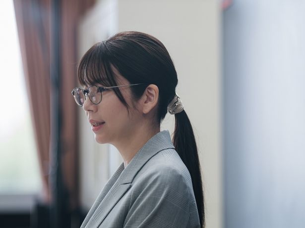 野村麻純演じる名村先生