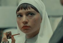 ウェス・アンダーソン最新作『ザ・ザ・コルダのフェニキア計画』ダンヒル製のラグジュアリーな小道具を収めた場面写真