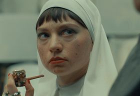 ウェス・アンダーソン最新作『ザ・ザ・コルダのフェニキア計画』ダンヒル製のラグジュアリーな小道具を収めた場面写真