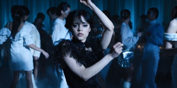 ジェナ・オルテガが魅せた奇怪なダンスは、「ウェンズデー」の爆発的人気に火をつけた
