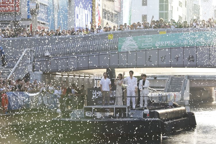 『沈黙の艦隊 北極海大海戦』大沢たかお＆上戸彩＆津田健次郎が船に乗って大阪・道頓堀川に上陸！集まった約4000人が熱狂